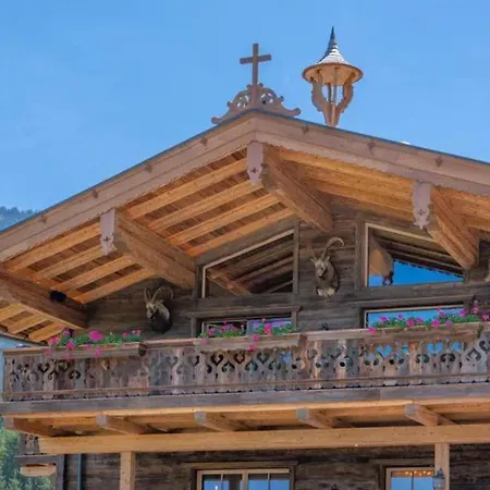 Henna Penthouse, Near Ski Lift, Hot Tub Apartment *